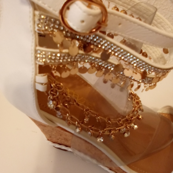 Shoe dazzle White Faux Leather Rhinestone Ankle 5 I/2" Wedge Heels sz 9 - Picture 12 of 14